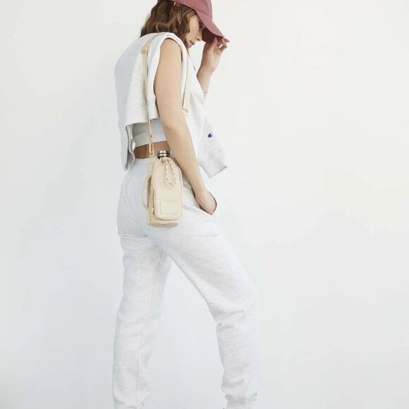 NWT Beis The Water Bottle Sling in Beige - Picture 3 of 5